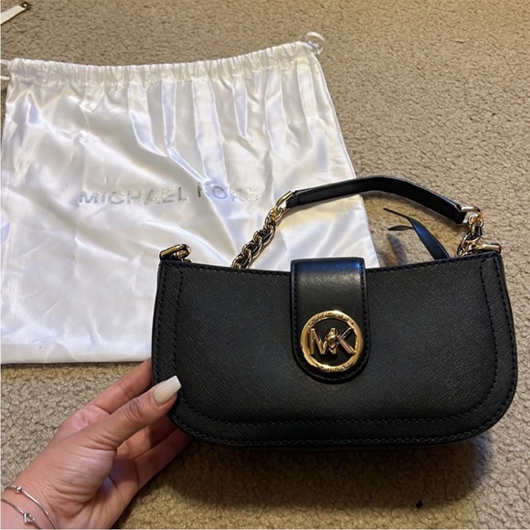 Michael Kors purse - Picture 3 of 17